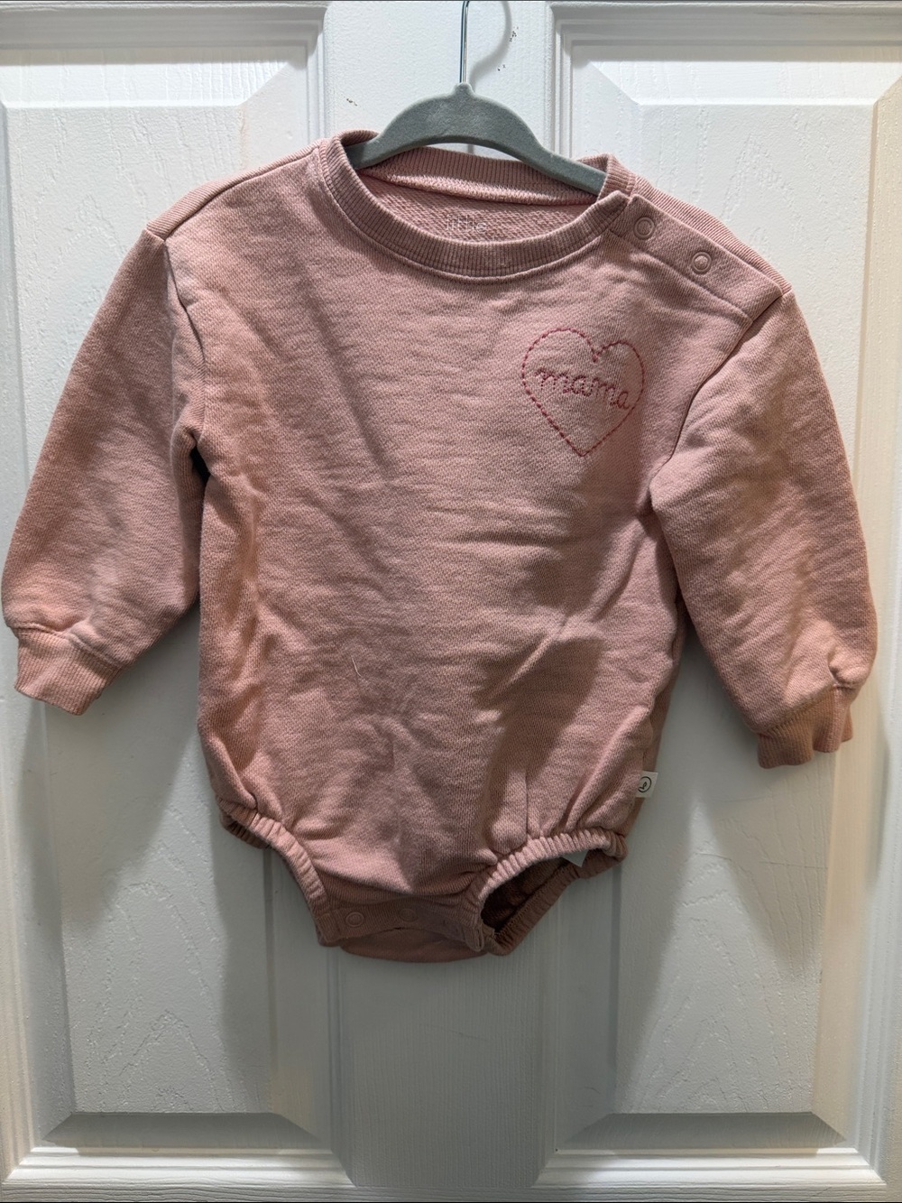 Dusty Pink Baby Long-Sleeve Onesie with Heart "mama" Embroidery